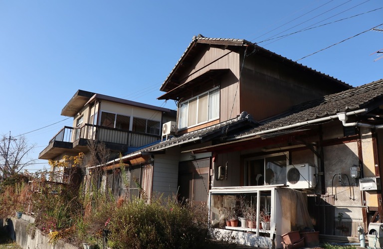 仲介では売却が難しい築50年の物件も買取で対応 | 函館市の不動産売却は地域密着のプロテクトライフ株式会社